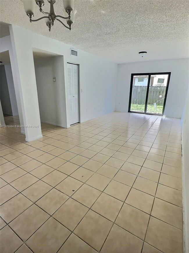 Primary Photo - 1490 W 42nd Pl