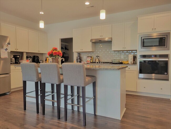 Building Photo - Beautiful end unit townhouse in Cosby Village with loads of extras.
