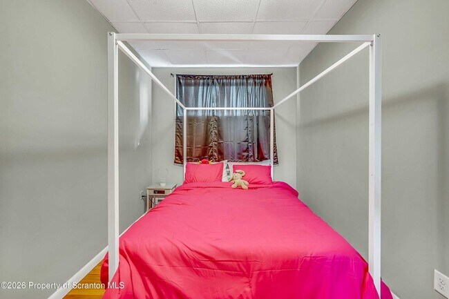 Building Photo - 801 Moosic Rd