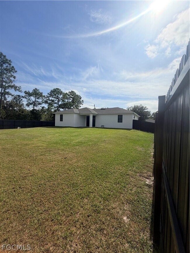 Building Photo - 3804 40th St SW