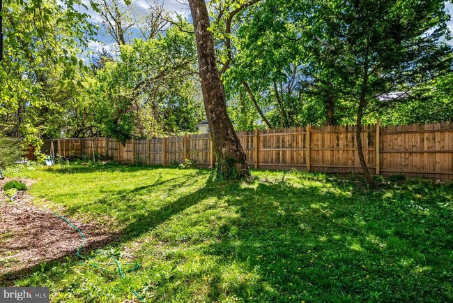 Building Photo - 11109 Hillsdale Dr