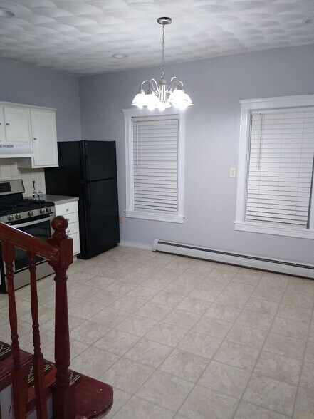 Building Photo - 46 Mary St