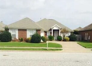 Building Photo - Deer Creek
