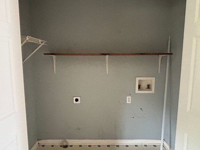 Building Photo - 2 Bedroom Duplex