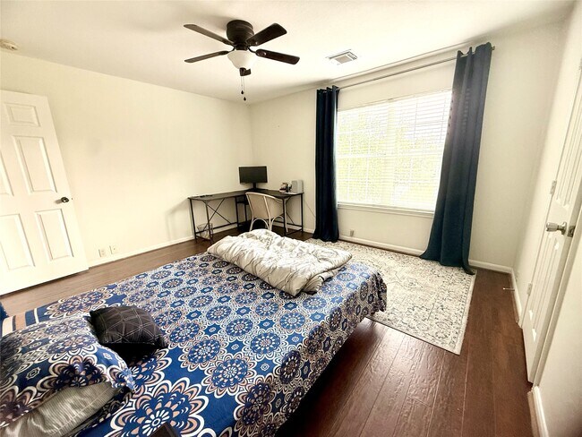 Building Photo - 4615 Pin Oak Creek Ln