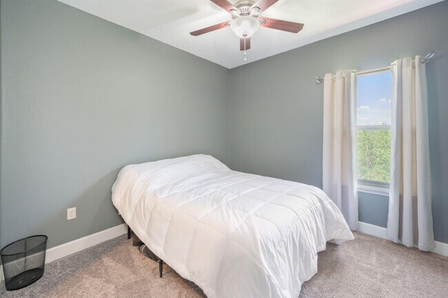 Building Photo - 406 Arbor Lake Dr