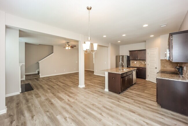 Building Photo - 1093 Lear Dr