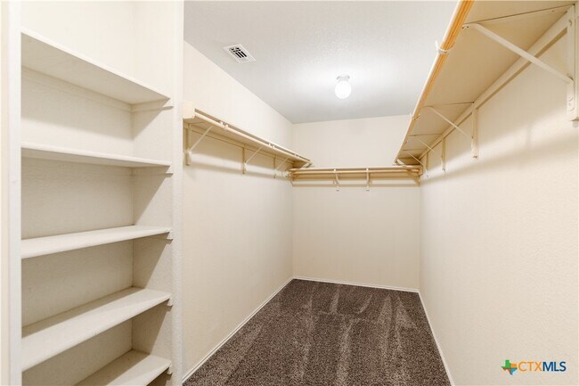 Building Photo - 9405 Cricket Dr