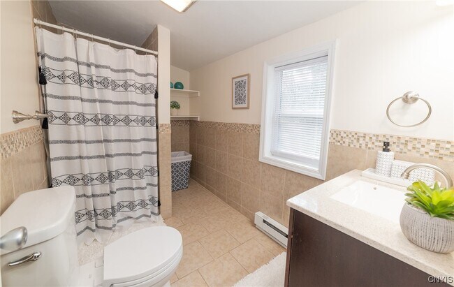 Building Photo - 312 Hall Ave