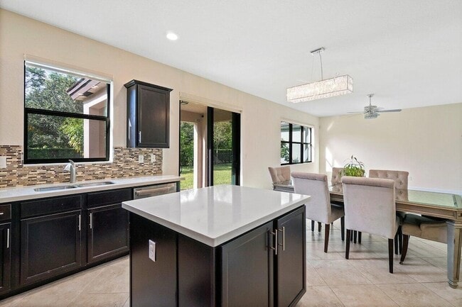 Building Photo - 5643 Sandbirch Wy