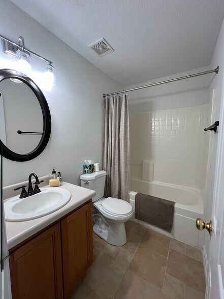 Building Photo - 5343 Tidewater Dr