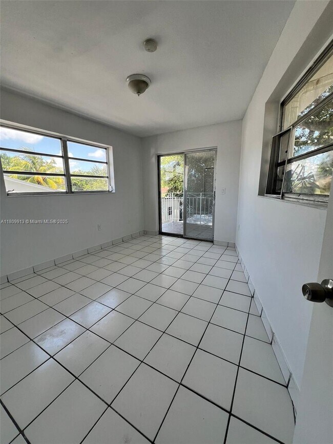Building Photo - 751 Flagami Blvd