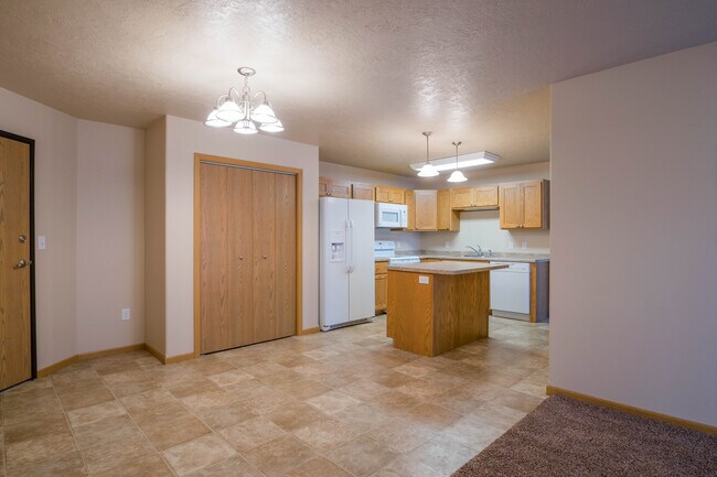 Building Photo - Lindenwood Apartments