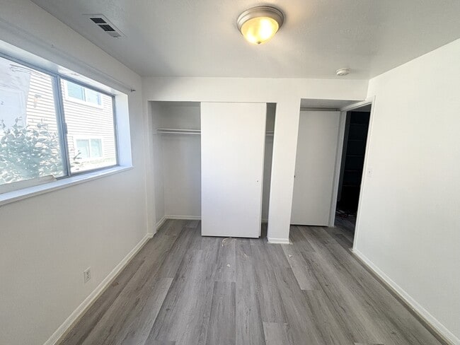 Building Photo - 4742 W Arlington Park Dr