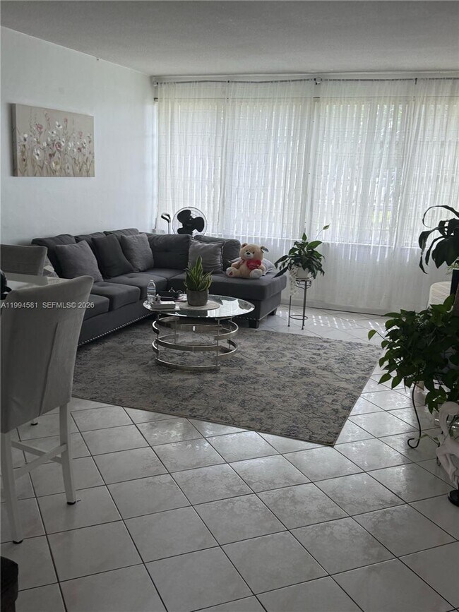 Building Photo - 1481 NE Miami Gardens Dr