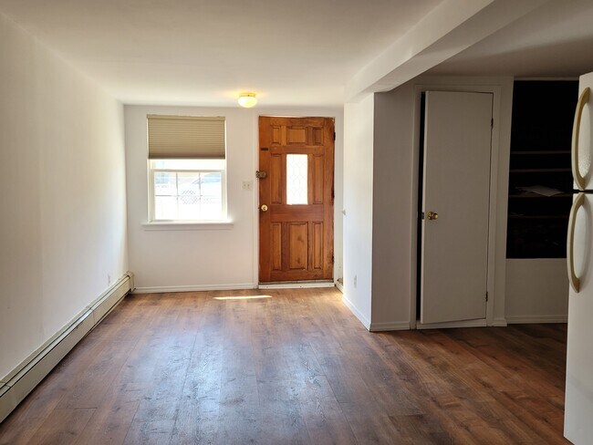 Primary Photo - Ground floor apt with backyard