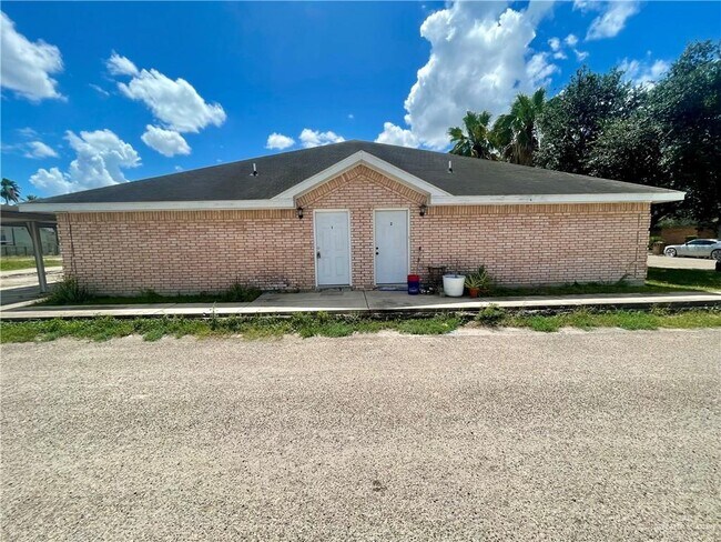 Building Photo - 15 Kimberly Ln