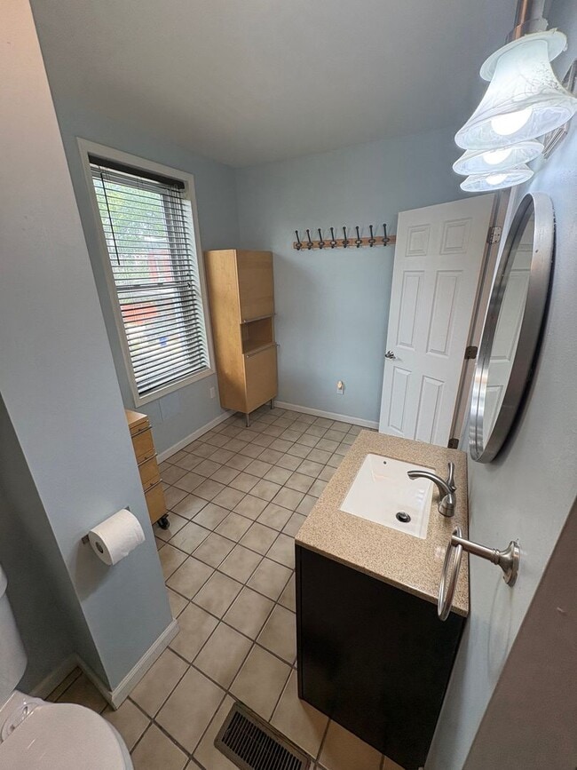 Building Photo - Beautiful 3 Bedroom on Susquehanna