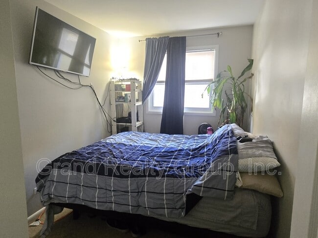 Building Photo - 25151 W Lincoln Dr