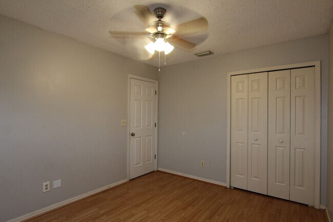 Building Photo - Beautiful 3B/2B Home in Minneola!