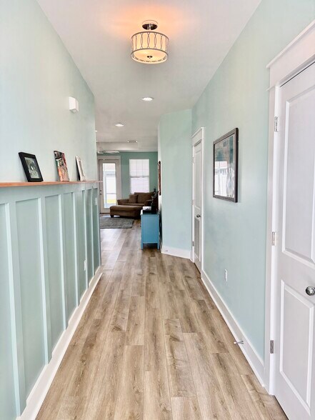 Building Photo - 454 Locksley Dr