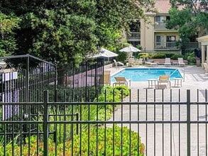 Building Photo - "Charming 2-Bedroom Retreat in Prime Santa Clara Location!"