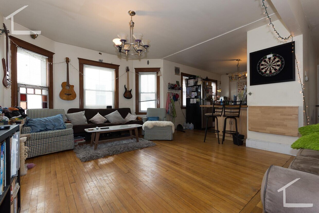Primary Photo - 335 Faneuil St