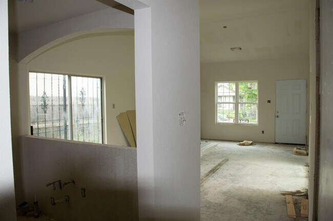 Building Photo - 10356 Chelmsford Dr