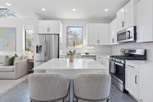 Building Photo - 1168 Ridgeway Dr