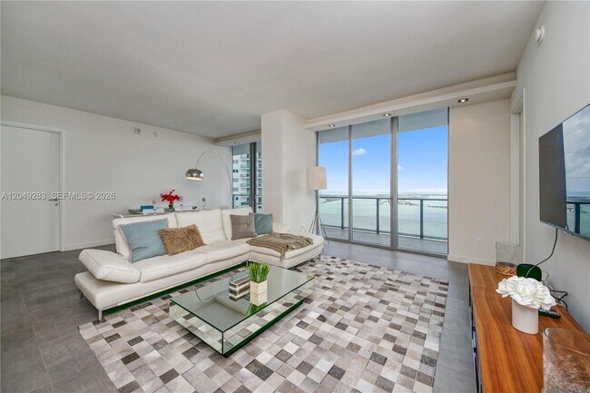 Building Photo - 1300 Brickell Bay Dr