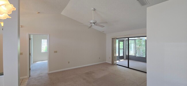 Building Photo - 3 Bed, 2 Bath, 2 Car garage.
