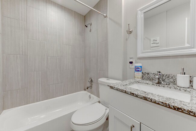 Upstairs bathroom - 935 La Posada Dr