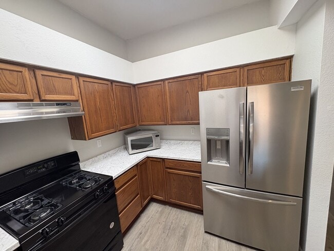 Building Photo - Rita Ranch Vail School District Single story home