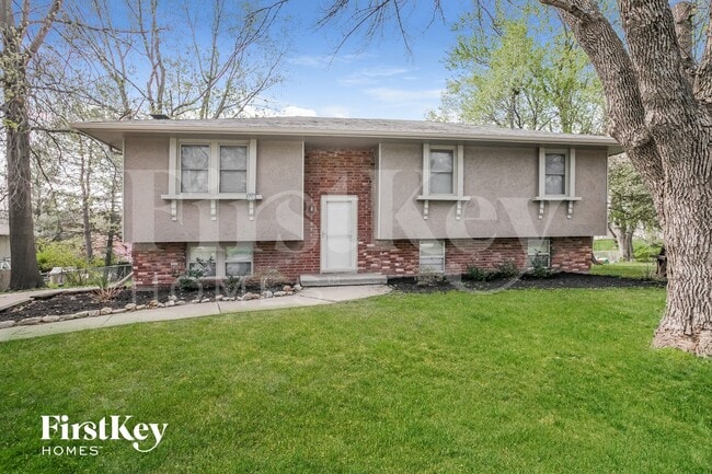 Building Photo - 606 NE Park Cir