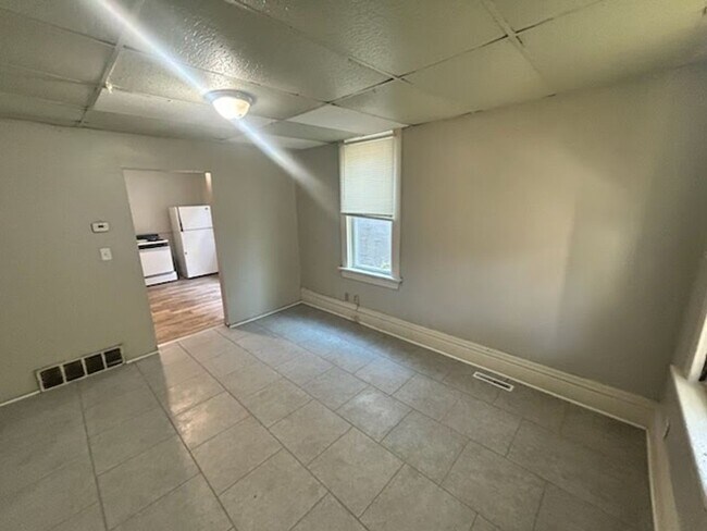 Building Photo - 2421 S 5th Pl