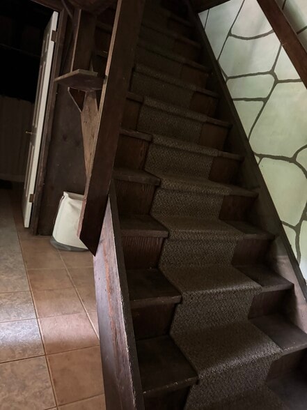 Building Photo - 579 Martha Ave