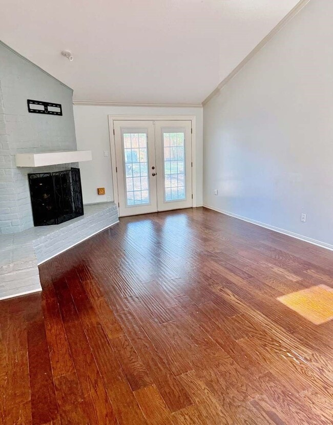 Building Photo - 2118 Briarcrest Dr