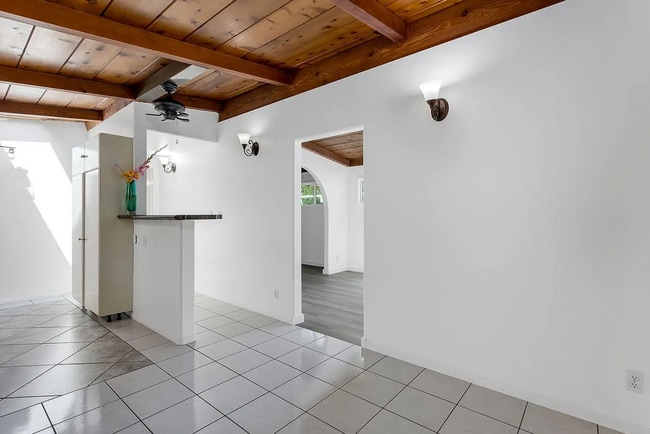 Building Photo - Vintage Beach Bungalow