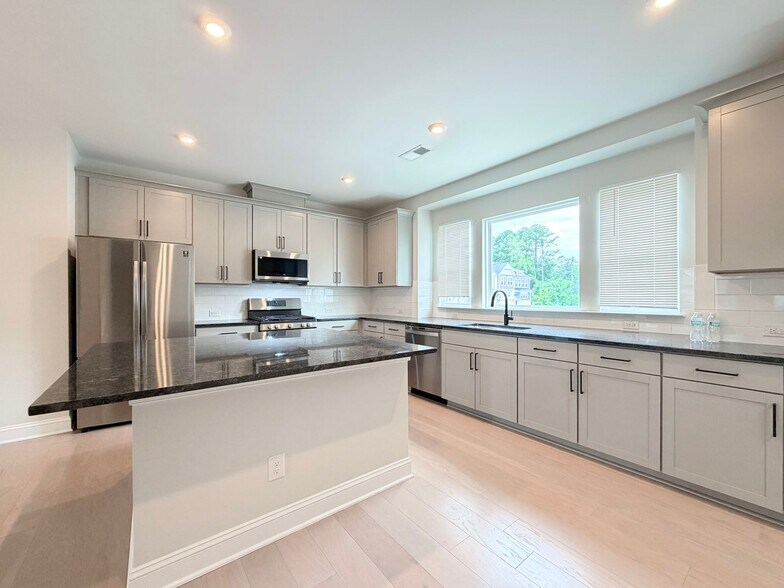 Building Photo - 829 Amley Pl