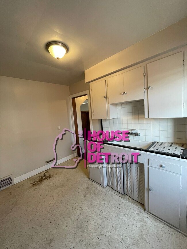 Building Photo - 17167 Hartwell Detroit*