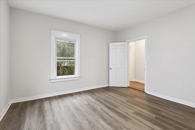 Building Photo - 1307 Holly Ave