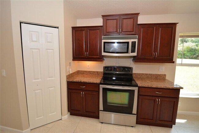 Building Photo - 56 Shinnecock Dr