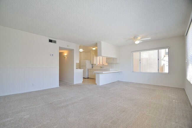Building Photo - t721