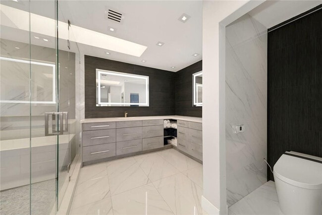 Building Photo - 11839 Highland Pl