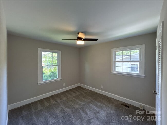 Building Photo - 4820 Charleston Dr