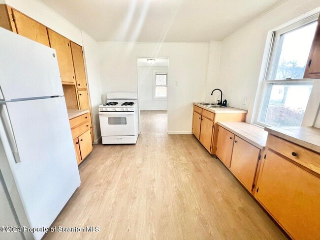 Building Photo - 1005 Luke Ave