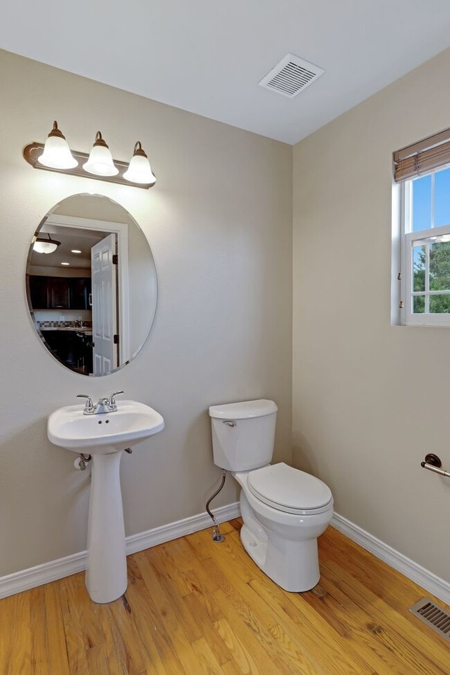 Building Photo - 3 Bedroom townhome