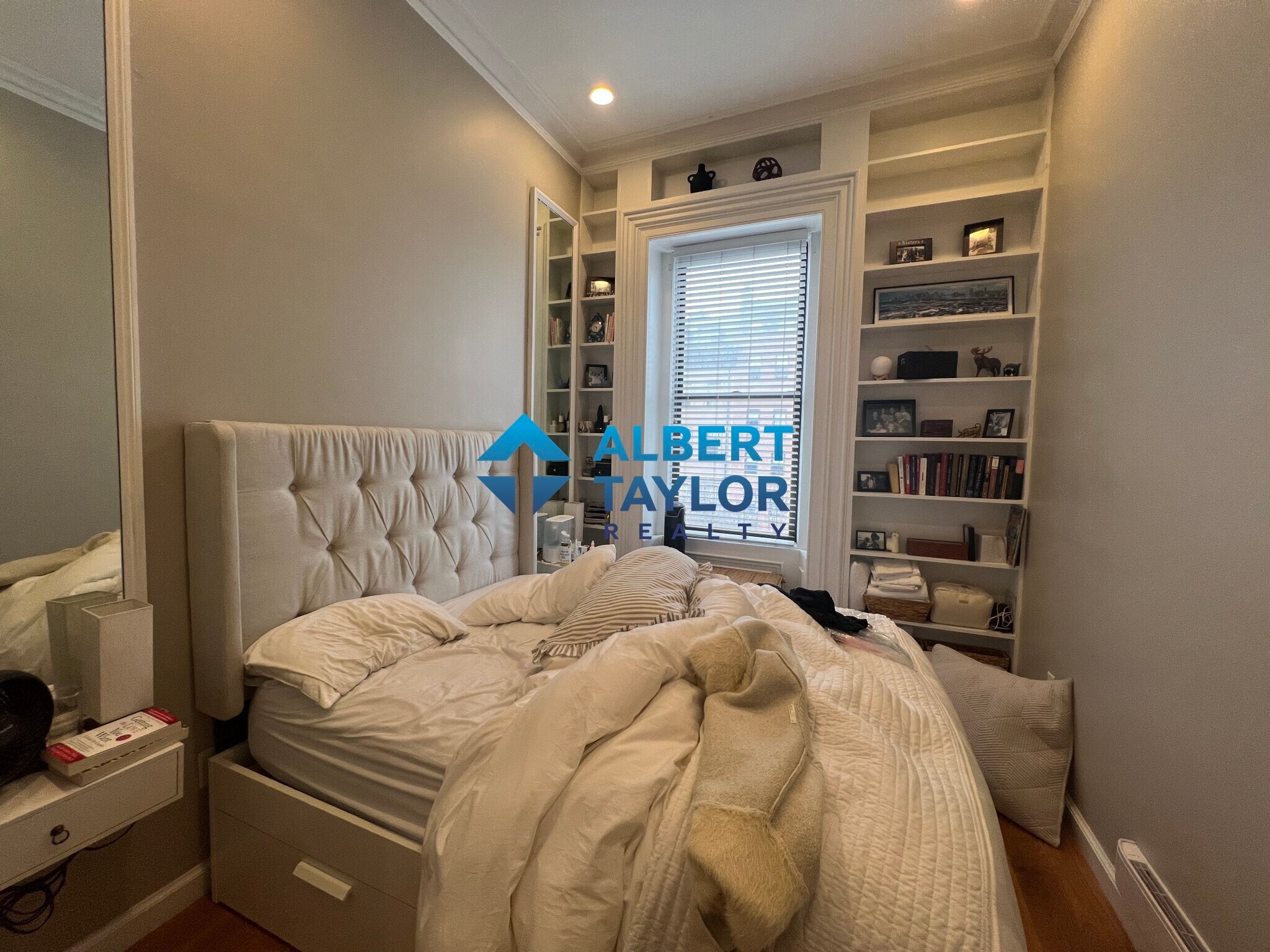 Building Photo - 117 Beacon St