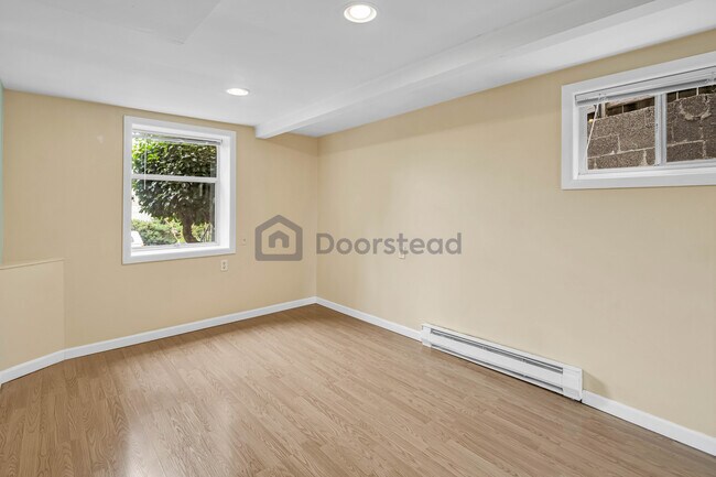 Building Photo - 2028 14th Ave W