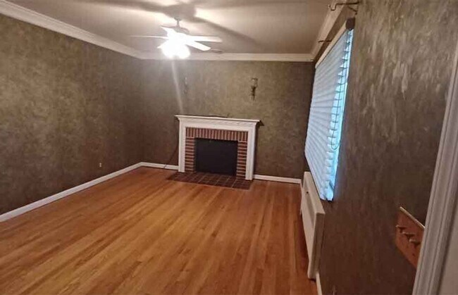 Building Photo - 1342 Spring Lawn Ave